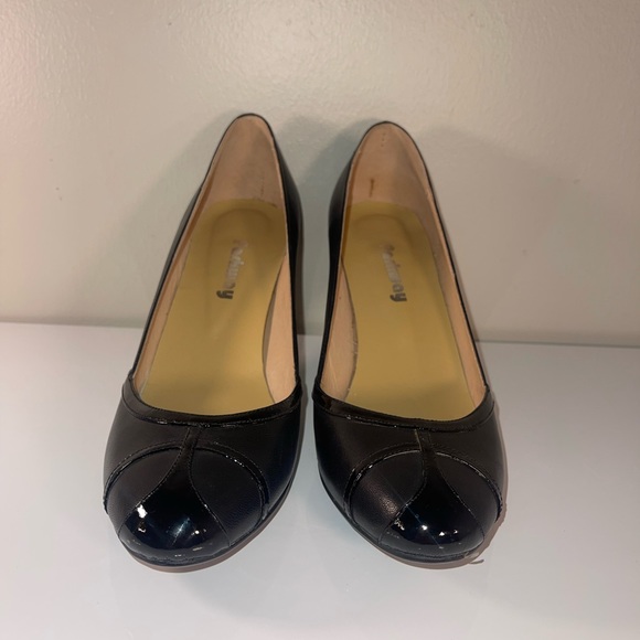 Parkway Black Leather Pumps - Picture 2 of 5